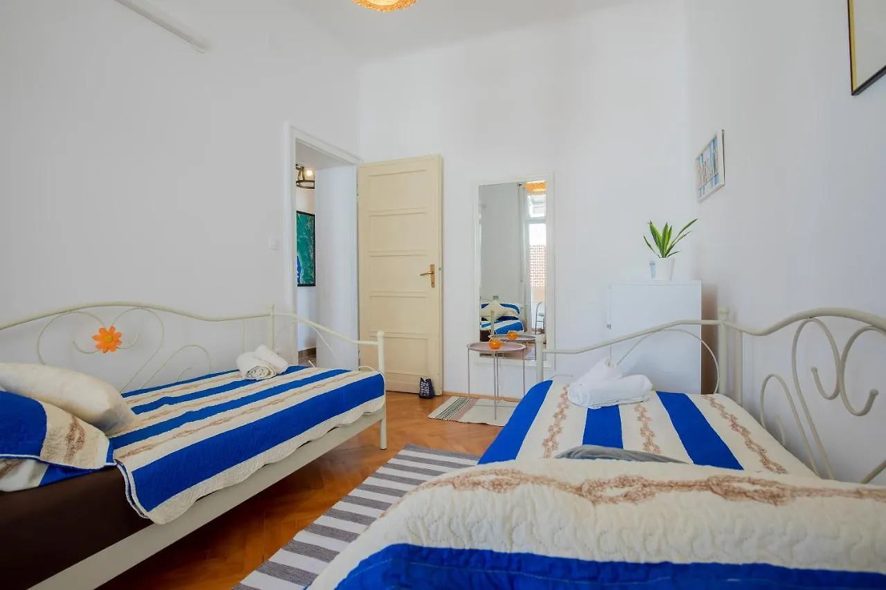 Amphitheater Apartment Pula 0*,  Kroatien